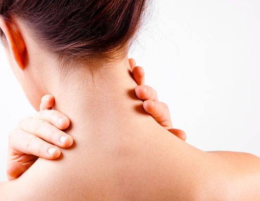 12 Cara Cerahkan Leher yang Hitam